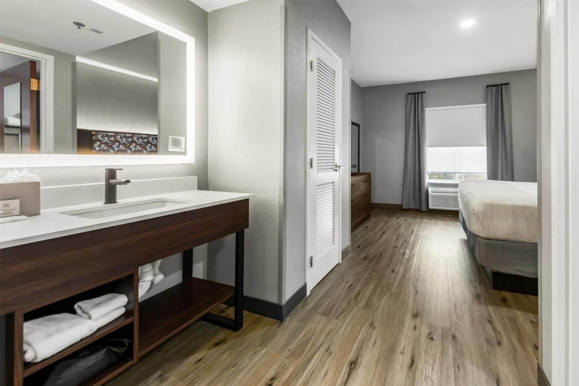 Hawthorn Extended By Wyndham College Station