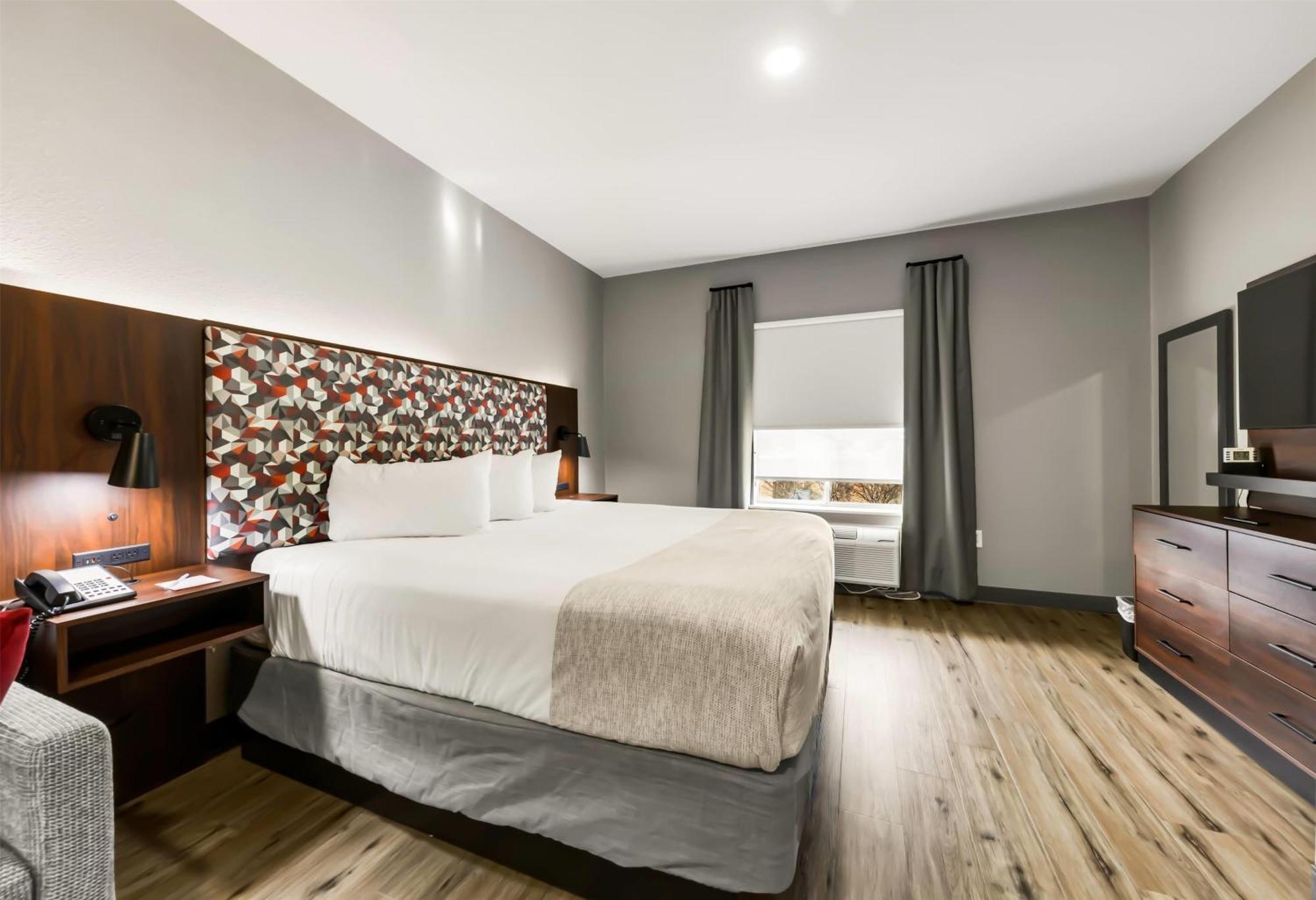 Hawthorn Extended By Wyndham College Station